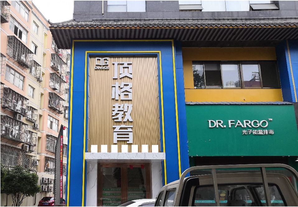 南京门头设计要符合门店特色。